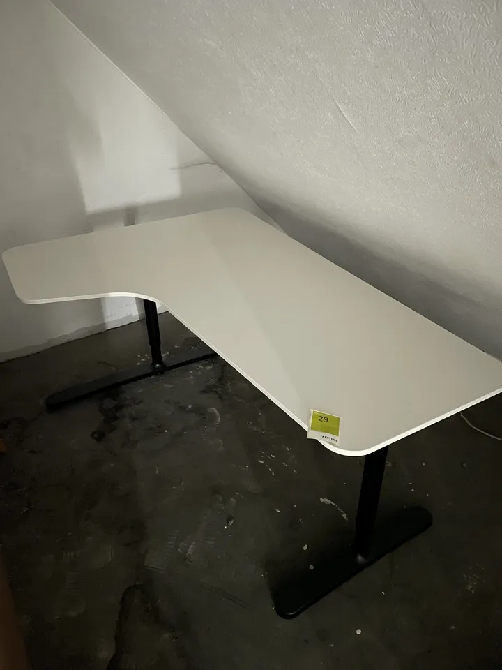 Schreibtisch mit Ecke